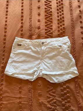Women's White Rolled-Hem Jean Shorts